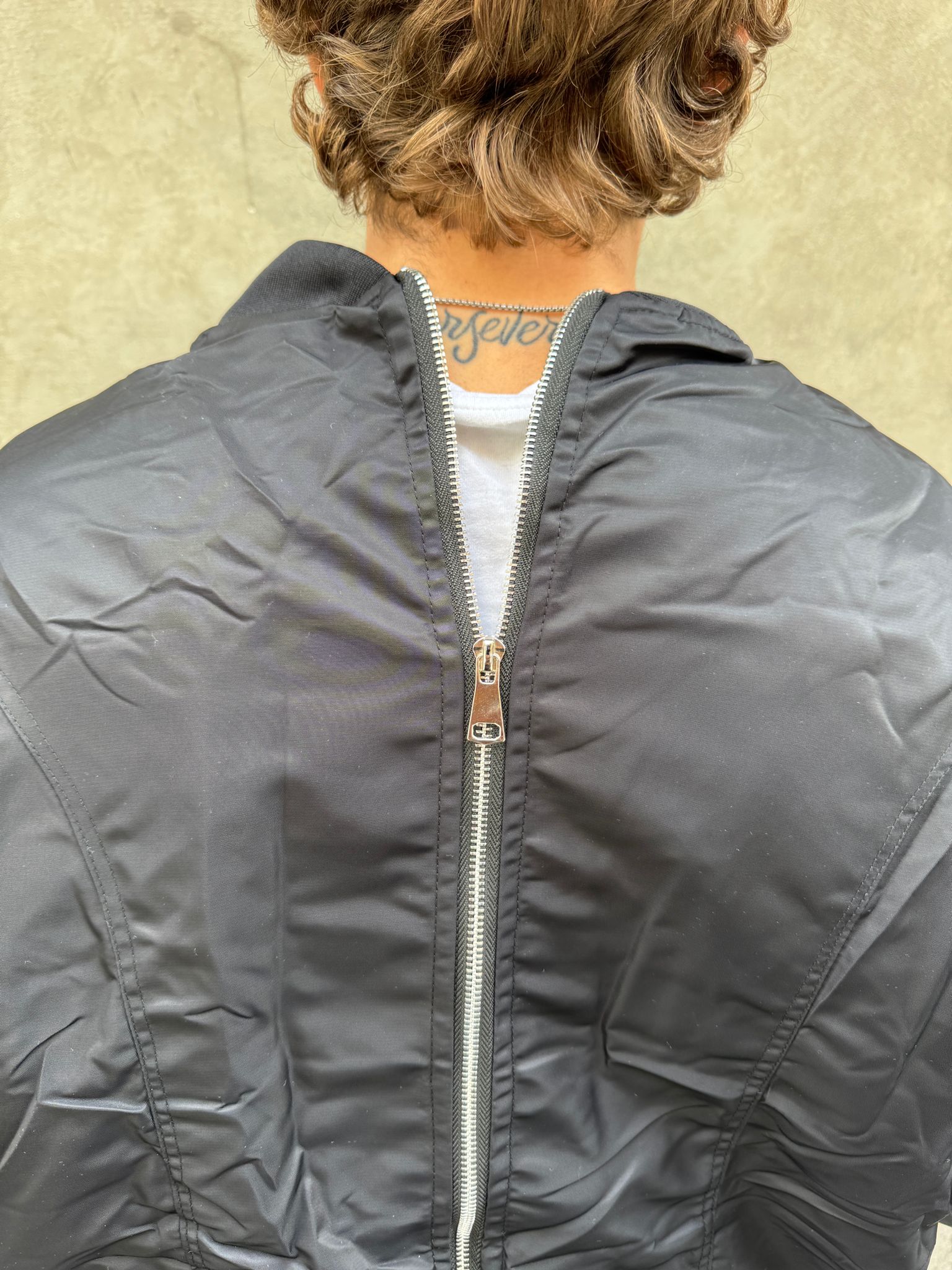 Bomber con Zip sul retro Nero